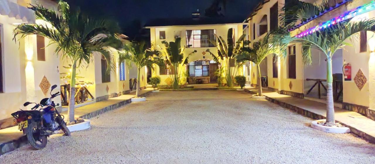 Simba Apartments ディアニ・ビーチ エクステリア 写真